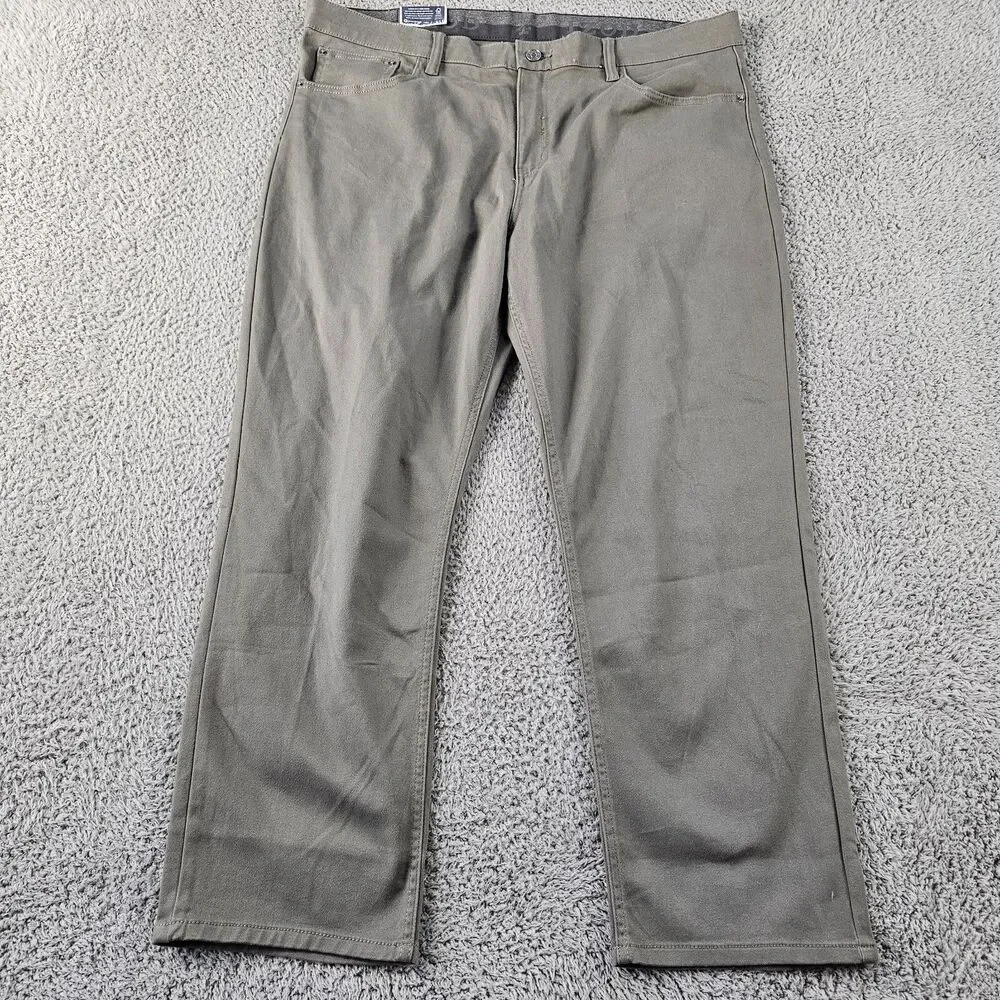 Izod Jeans Mens 42x28 Gray Regular Fit Straight Leg UltraFlex Stretch Casual NWT